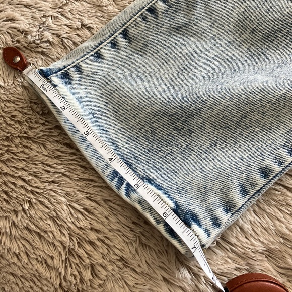 Grace & Lace size 4 Premium high waisted, distressed light wash Mom jeans - Picture 9 of 11